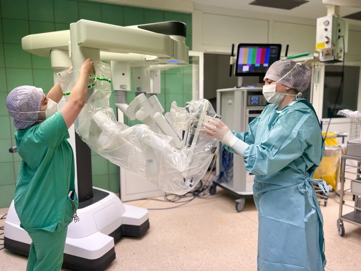Roboterassistierte Chirurgie mit dem DaVinci-Xi-System (Foto: Martin Straler) Roboterassistierte Chirurgie mit dem DaVinci-Xi-System