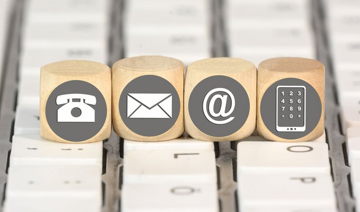 Kontakt (Foto: MH | fotolia.com) Kontaktsymbole auf Würfeln