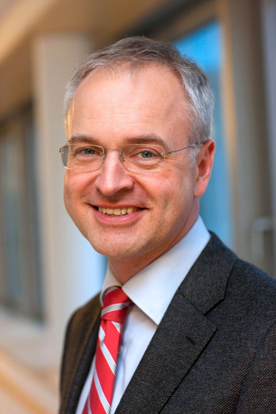 Prof. Dr. Pompiliu Piso (Foto: altrofoto.de) Foto von Prof. Dr. Dr. h.c. Pompiliu Piso, Chefarzt der Klinik für Allgemein- und Viszeralchirurgie