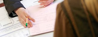Sozialdienst (Foto: Christian Kober) Der Sozialdienst unterstützt Sie bei pflegerischen, versicherungsrechtlichen, rehabilitativen oder sozial unterstützenden Maßnahmen.