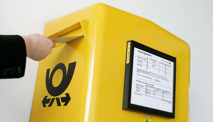 Einen Briefkasten finden Sie in der Eingangshalle des Krankenhauses. Er wird täglich geleert.