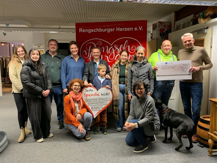 Spendenübergabe (Foto: Hella Wolf)