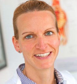 Dr. Anke Lindenmaier (Foto: altrofoto.de) Foto von Dr. Anke Lindenmaier, Oberärztin der Klinik für Plastische, Hand- und wiederherstellende Chirurgie