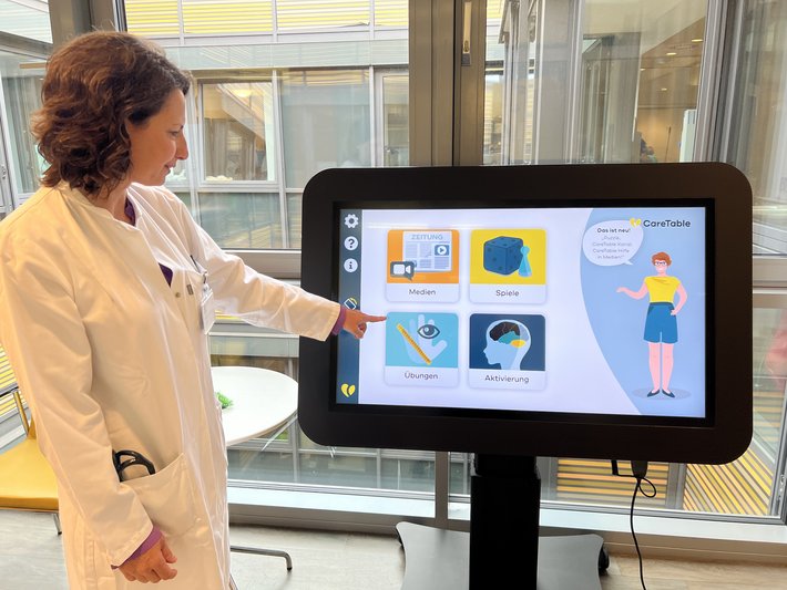Professorin Dr. Ute Hoffmann im Zentrum für Altersmedizin am Krankenhaus Barmherzige Brüder Regensburg (Foto: Franziska Schiegl) Professorin Dr. Ute Hoffmann im Zentrum für Altersmedizin am Krankenhaus Barmherzige Brüder Regensburg