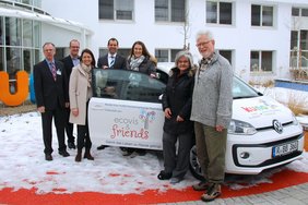 Autoübergabe:  Ecovis & friends stiftet VW up! für die KUNO Familiennachsorge in Regensburg