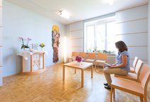 Andachtsraum Klinik für Palliativstation (Foto: Paul Mazurek) Die Klinik für Palliativmedizin verfügt über einen „Raum der Stille“ als Ort der Ruhe zum Besinnen und Gedenken.