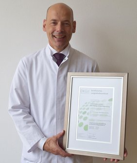 Foto von Prof. Dr. Hans-Stefan Hofmann, Leiter des zertifizierten Lungenkrebszentrums am Krankenhaus Barmherzige Brüder Regensburg