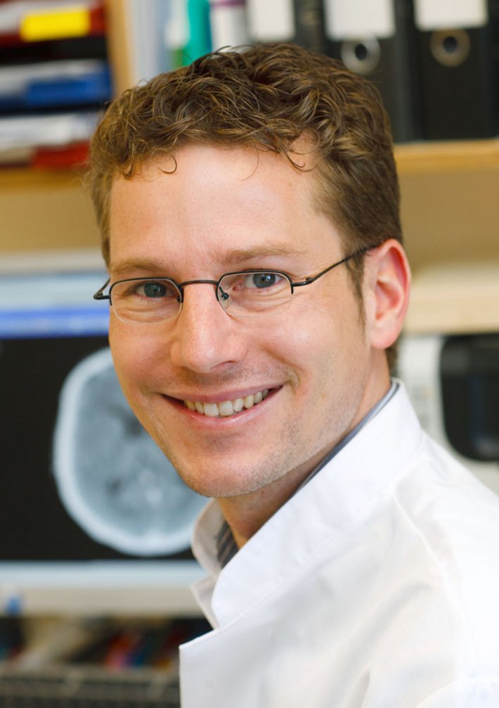 Dr. Nicolas Moosmann (Foto: altrofoto.de) Oberarzt Dr. Nicolas Moosmann, Facharzt für Innere Medizin, Hämatologie und Internistische Onkologie