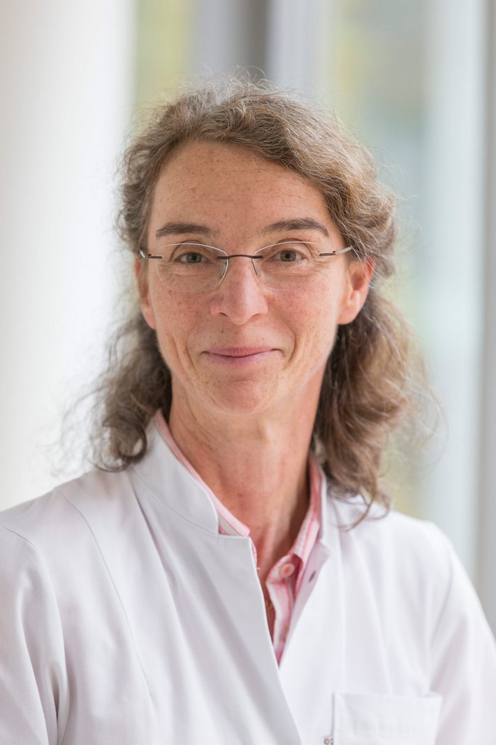Oberäärztin Dr. Eva Rothenfußer-Korber (Foto: altrofoto.de) Portrait von Oberäärztin Dr. Eva Rothenfußer-Korber, Fachärztin für Neurologie; MVZ Neurologie