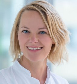 Susanne Grimm (Foto: altrofoto.de) Portrait von Susanne Grimm, M.Sc. (Psychologie); Zuständigkeitsbereiche: Geriatrie, Neurologie