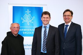 v.l.n.r.: Pater Leodegar Klinger, Chefarzt Dr. Wolfgang Leicht, Geschäftsführer Dr. Andreas Kestler (Krankenhaus Barmherzige Brüder Regensburg) v.l.n.r.: Pater Leodegar Klinger, Chefarzt Dr. Wolfgang Leicht, Geschäftsführer Dr. Andreas Kestler