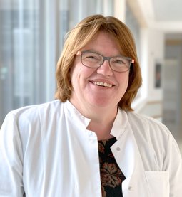 Silke Petzold (Foto: Marina Bergmüller) Silke Petzold, Stellvertretende Leitung Psychologischer Dienst, Diplom-Psychologin, Klinische Neuropsychologin (GNP), Zuständigkeitsbereich: Neurologie