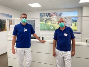 Die beiden Urologen Volker Eisenschmidt (l.) und Dr. Michael Semmelmann (r.) des MVZ Urologie in NIttendorf. (Foto: Stephanie Tschautscher)