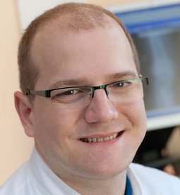 Dr. Christoph Steininger (Foto: altrofoto.de) Oberarzt Dr. Christoph Steininger, Chirurgie, Unfallchirurgie