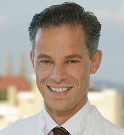 Chefarzt Prof. Dr. Bernd Füchtmeier (Foto: altrofoto.de) Foto von Prof. Dr. Bernd Füchtmeier, Chefarzt der Klinik für Unfallchirurgie, Orthopädie und Sportmedizin