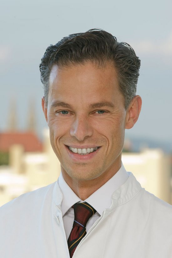 Chefarzt Prof. Dr. Bernd Füchtmeier (Foto: altrofoto.de) Foto von Prof. Dr. Bernd Füchtmeier, Chefarzt der Klinik für Unfallchirurgie, Orthopädie und Sportmedizin